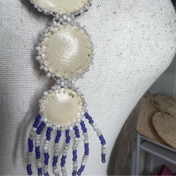 VTG Native American style seed bead beaded necklace on leather backed pendant - Picture 11 of 14